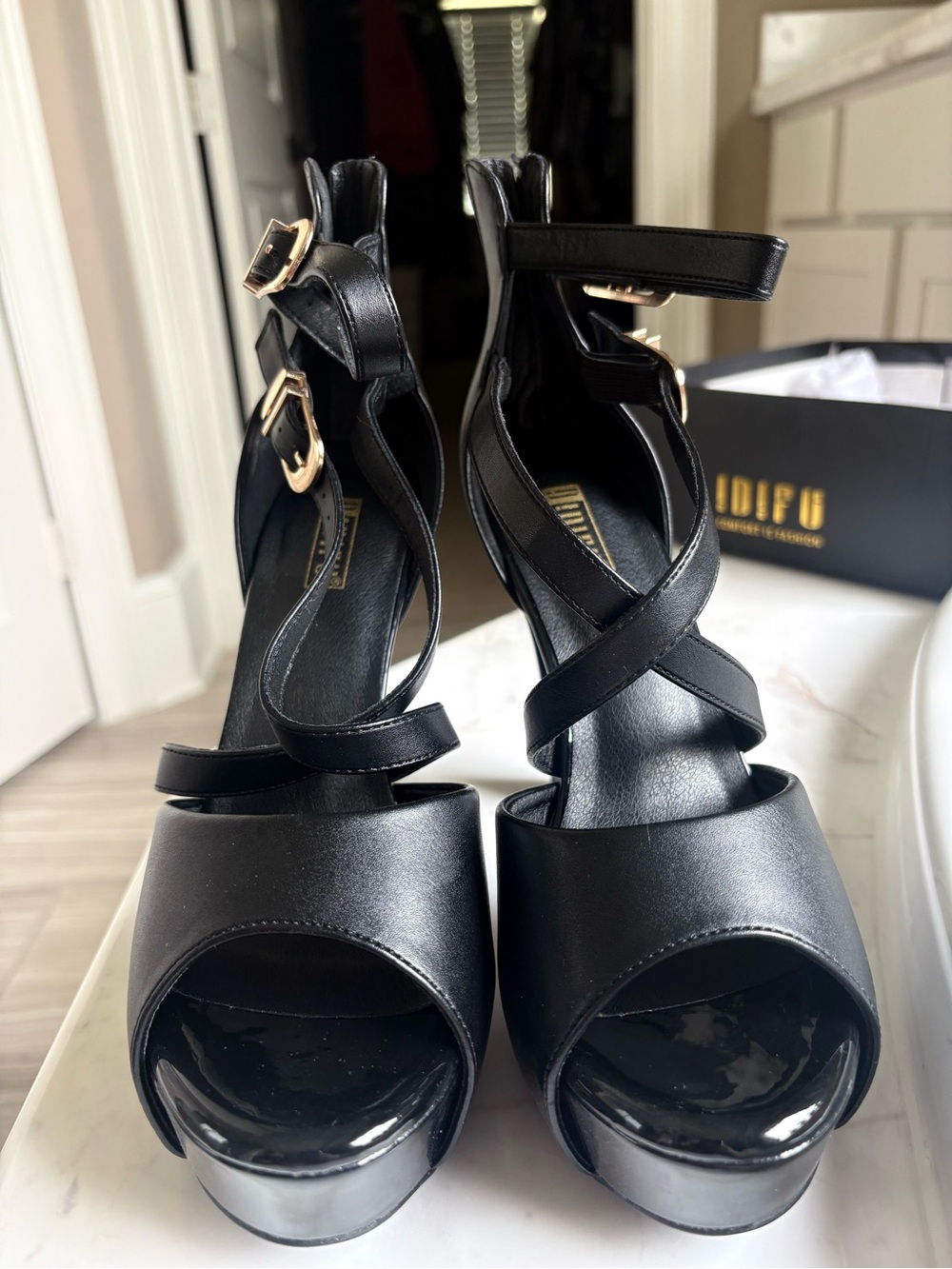 New In Box IDIFU Black Crisscross Platform Chunky High Heels 8